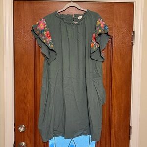 ODDY Green dress with pockets with Floral Embroidery